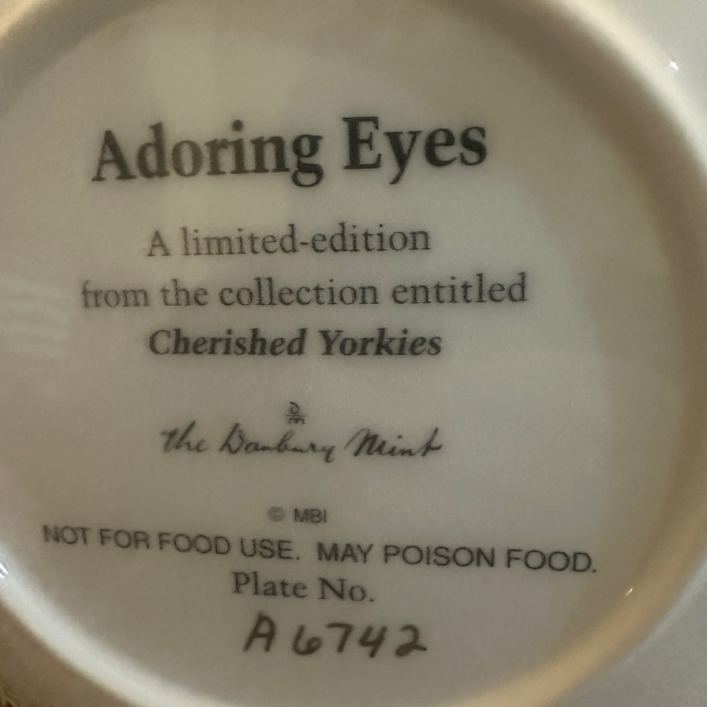 Decorative Plate with Yorkie “Adoring Eyes” Porcelain Danbury Mint & Certificate - Picture 4 of 5
